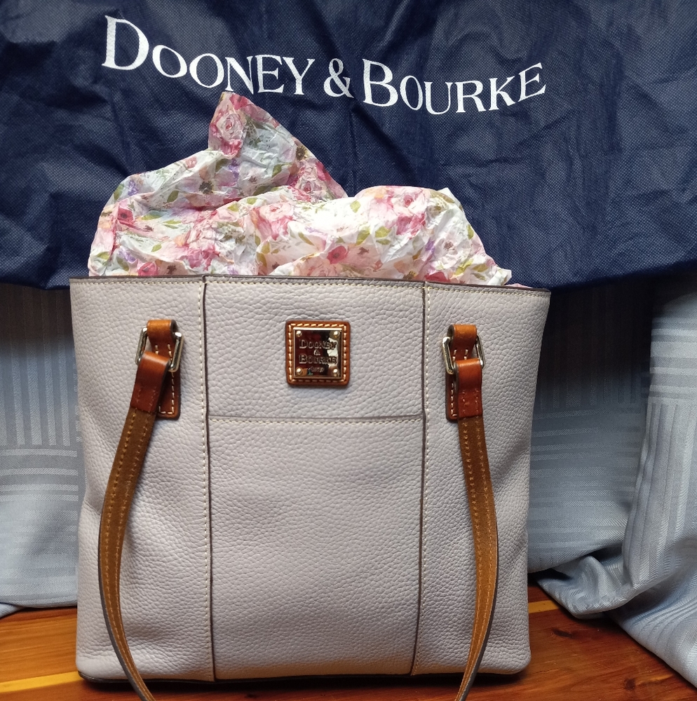 DOONEY AND BOURKE LEXINGTON SHOPPER!